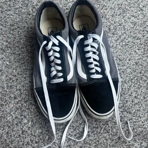 Vans Men's Black and Gray Lace-Up Sneakers